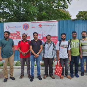 Eversafe distributing goody bag to donors